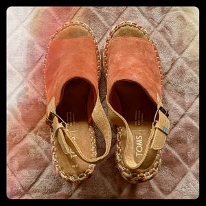 NWT TOMs Spiced Suede Coral Monica Wedges